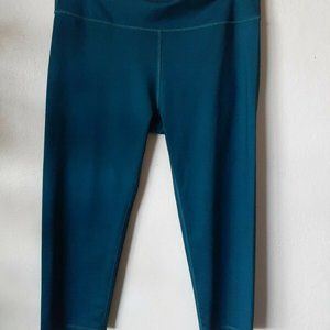 Fabletics Size M-L Crop Capri Leggings Teal Blue